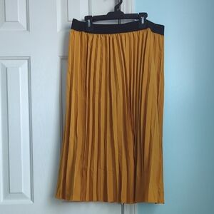 SHEIN Mustard Pleated Midi Skirt with Black Waistband